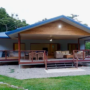 coconut-beach-house.queenslandhotels.net/